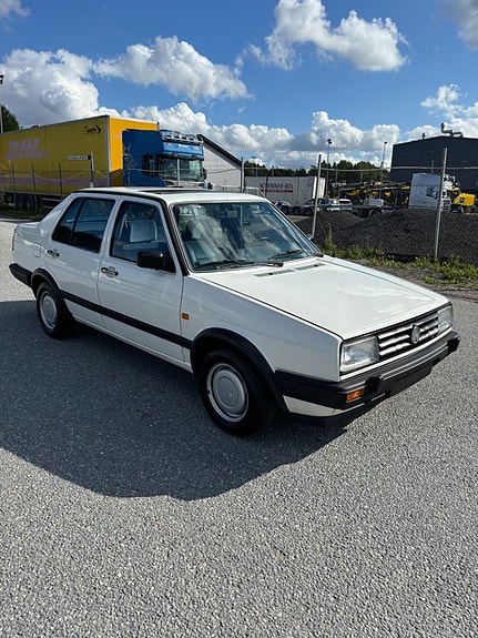 Volkswagen Jetta 4 of 5