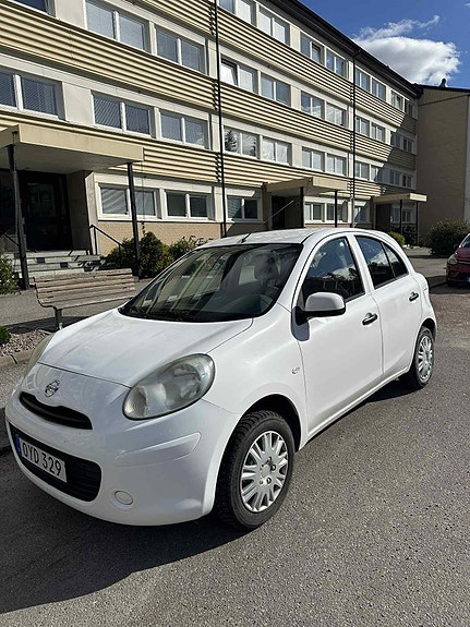 Nissan Micra 2 of 5
