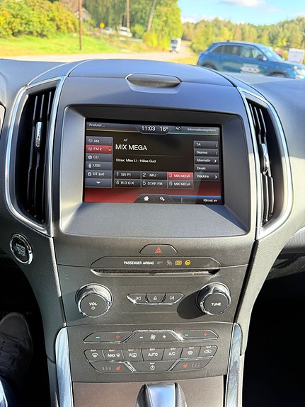 Ford S-MAX 16 of 18