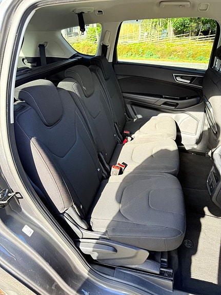Ford S-MAX 9 of 18