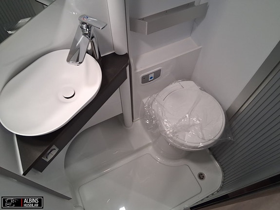 Adria Compact Supreme SL / Automat 16 of 21