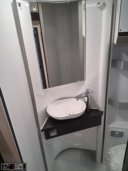 Adria Compact Supreme SL / Automat 18 of 21