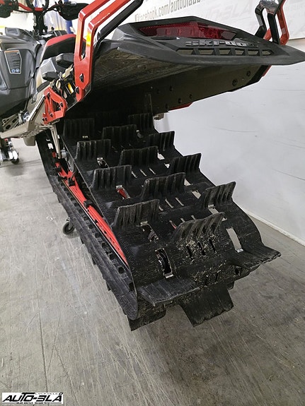 Ski-Doo Summit Expert 850 Turbo 154" 4 of 5