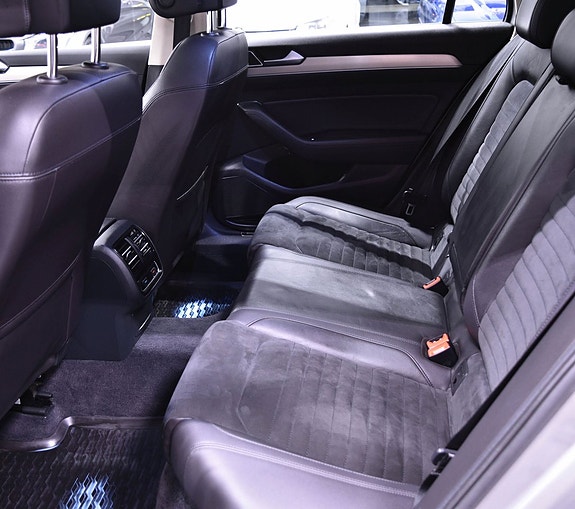 Volkswagen Passat 17 of 19