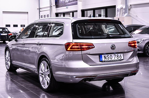 Volkswagen Passat 11 of 19