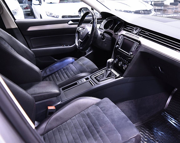 Volkswagen Passat 16 of 19