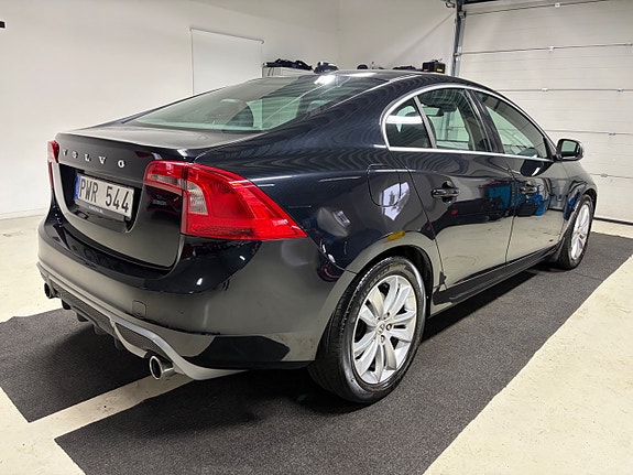 Volvo S60 3 of 5
