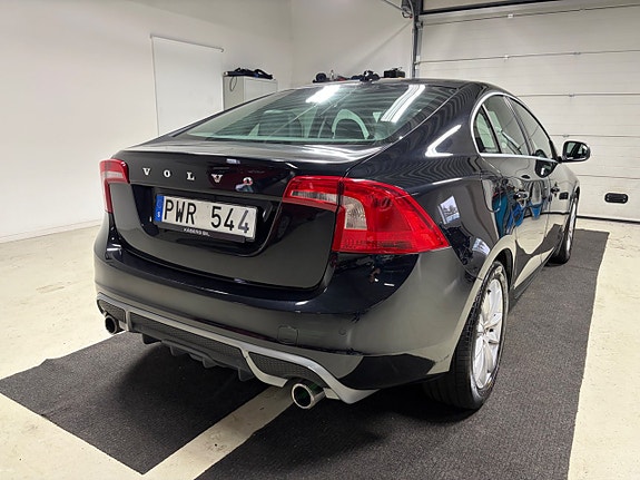 Volvo S60 4 of 5
