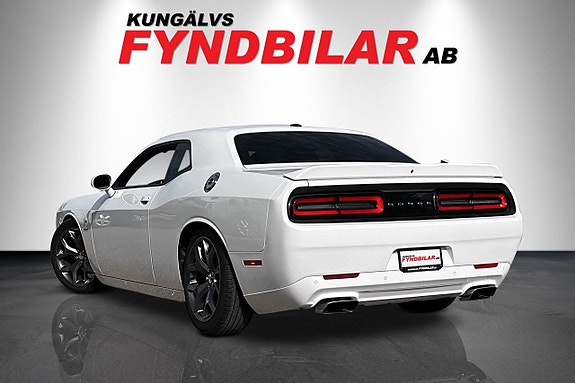 Dodge Challenger 2 of 5