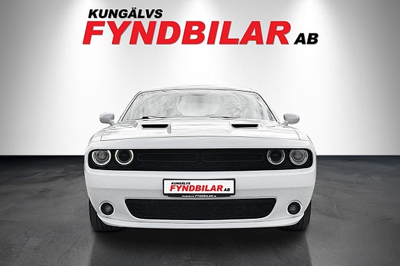 Dodge Challenger 4 of 5