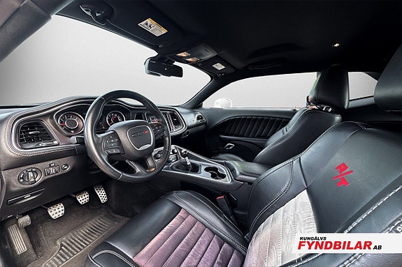 Dodge Challenger 6 of 12