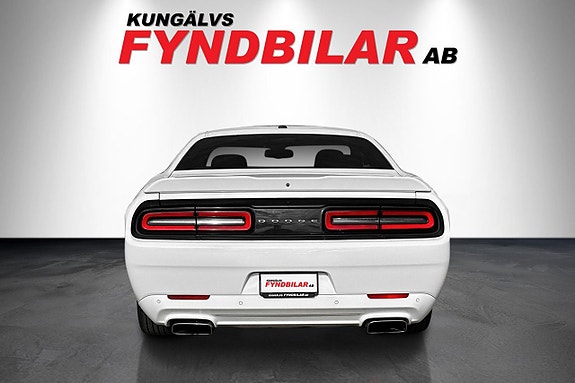 Dodge Challenger 3 of 5
