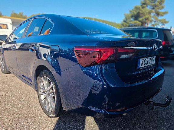 Toyota Avensis 4 of 5