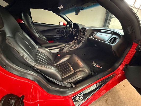 Chevrolet Corvette 12 of 15