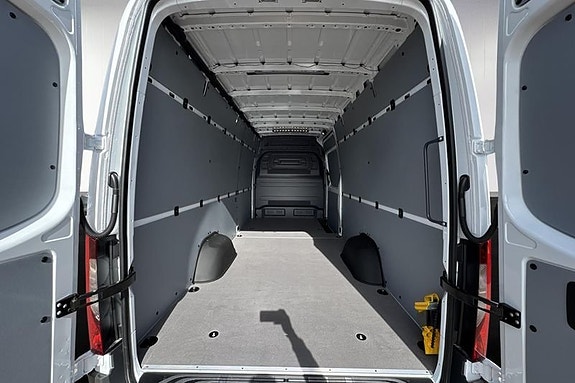 Mercedes-Benz eSprinter 420 7 of 15