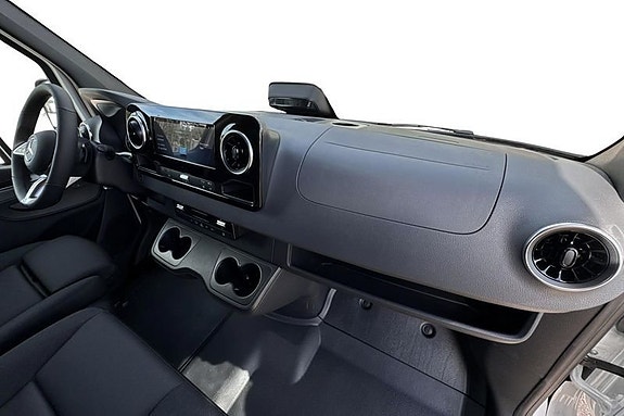 Mercedes-Benz eSprinter 420 9 of 14