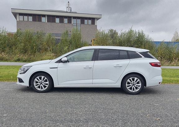 Renault Megane IV 2 of 5