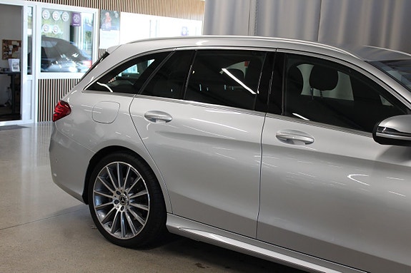 Mercedes-Benz C300 de 12 of 27
