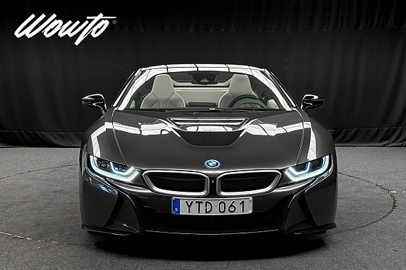 BMW i8 3 of 26