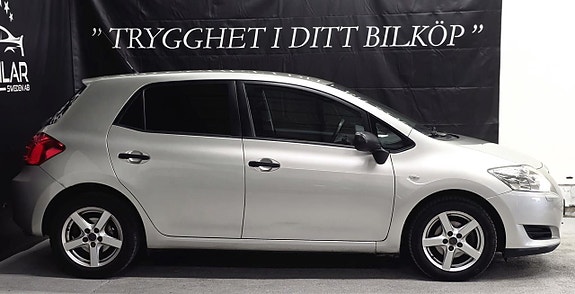 Toyota Auris 4 of 27