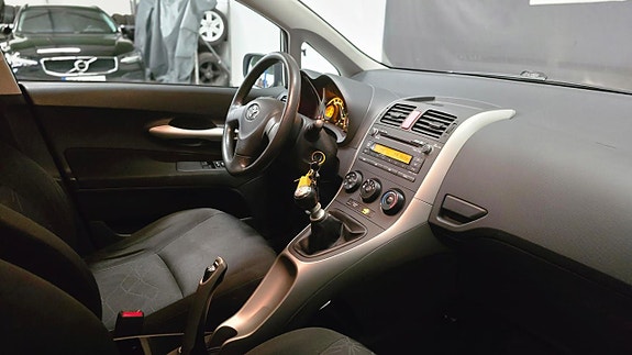 Toyota Auris 11 of 27