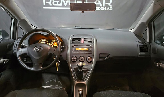 Toyota Auris 10 of 27