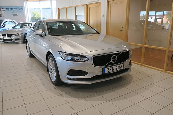 Volvo S90 2 of 5