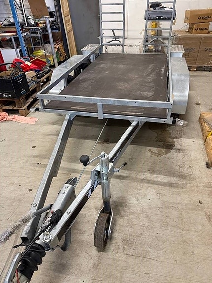 Tiki Treiler TP250-DRB