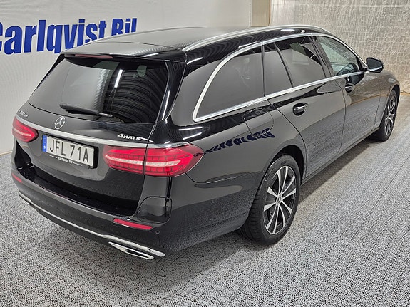 Mercedes-Benz E300 de 4 of 11