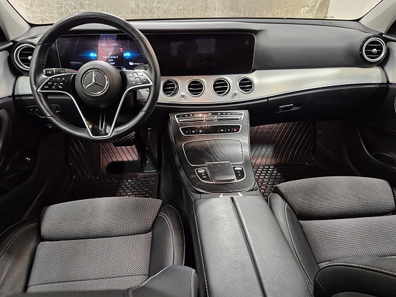 Mercedes-Benz E300 de 2 of 11