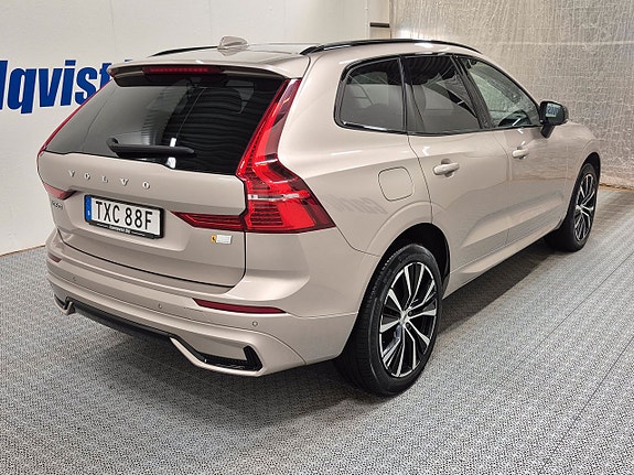 Volvo XC60 2 of 11