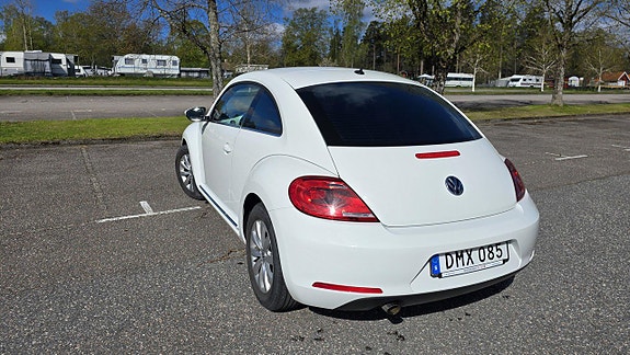 Volkswagen Beetle 2 of 9