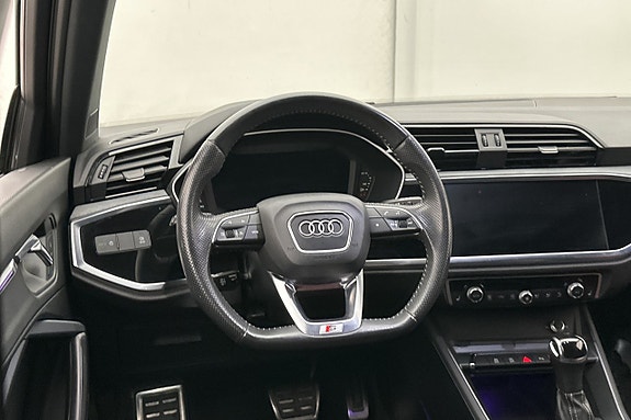 Audi Q3 13 of 23