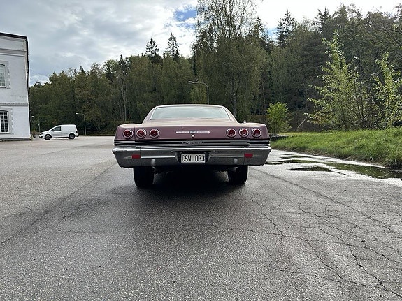 Chevrolet Impala 3 of 6