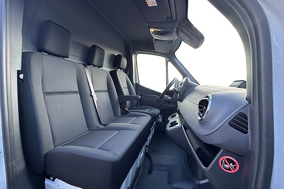 Mercedes-Benz eSprinter 420 9 of 13