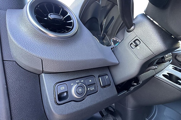 Mercedes-Benz eSprinter 420 13 of 13