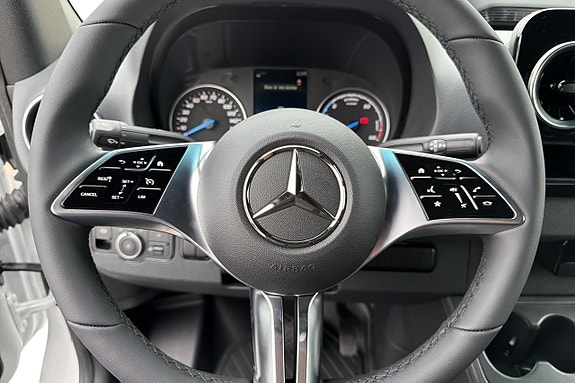 Mercedes-Benz eSprinter 420 8 of 14