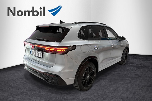 Volkswagen Tiguan 4 of 12