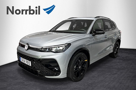 Volkswagen Tiguan 2 of 12