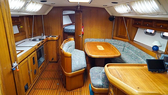 Bavaria 44 Exclusive 1993  Finland 8 of 12