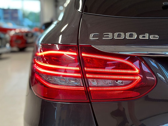 Mercedes-Benz C300 12 of 30