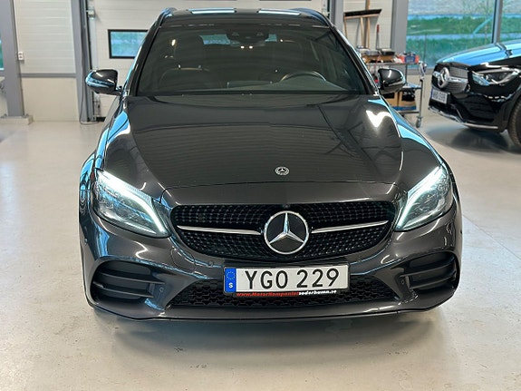 Mercedes-Benz C300 2 of 5
