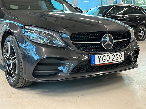 Mercedes-Benz C300 11 of 30