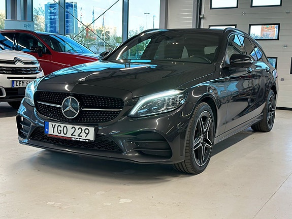 Mercedes-Benz C300 3 of 5