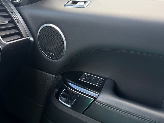 Land Rover Range Rover Sport 15 of 30