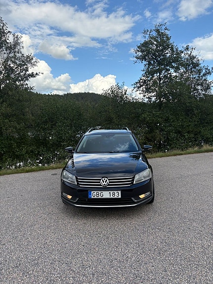 Volkswagen Passat 2 of 5