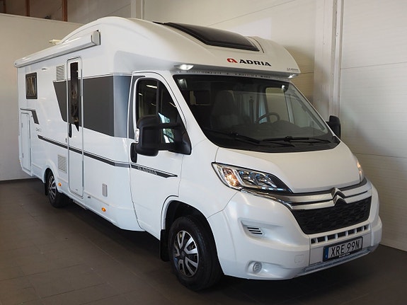 Adria Coral 670 DL Axess Långbädd | Face to face | Solcell |