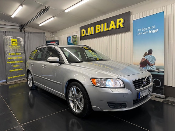 Volvo V50 4 of 5