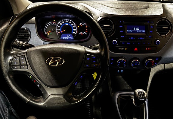 Hyundai i10 12 of 18