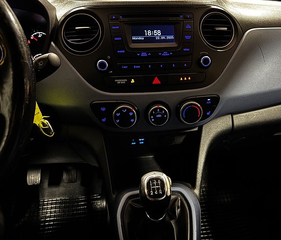 Hyundai i10 15 of 18